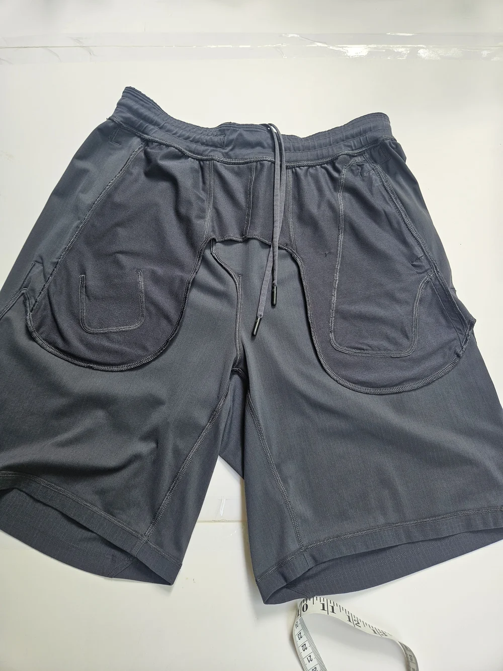 Lululemon Men's Black Textured Athletic Gym Running Shorts Size M Zip Pocket